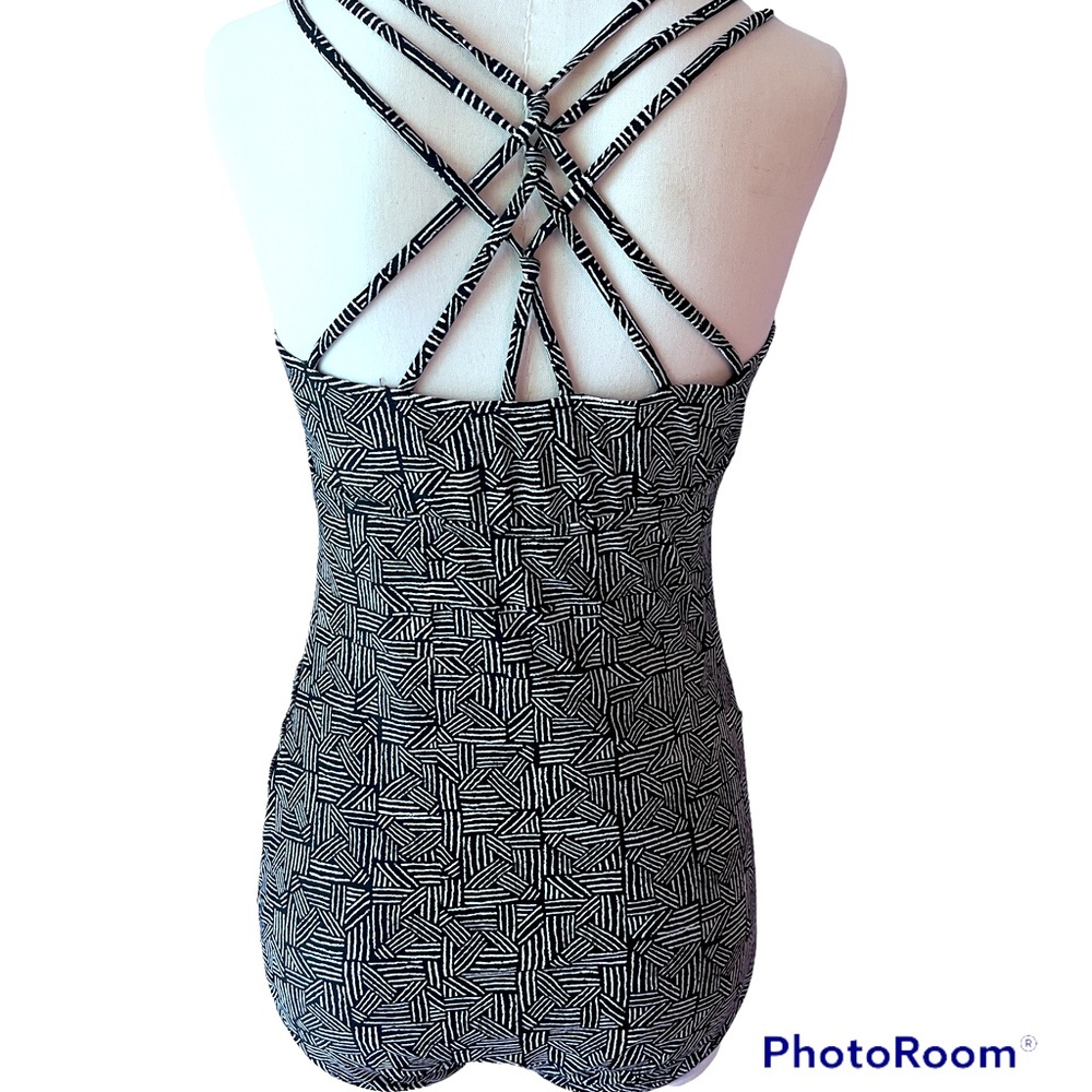 Kona Sol 🦩 Women's Full piece geometric B/W swimsuit  SZ:Large